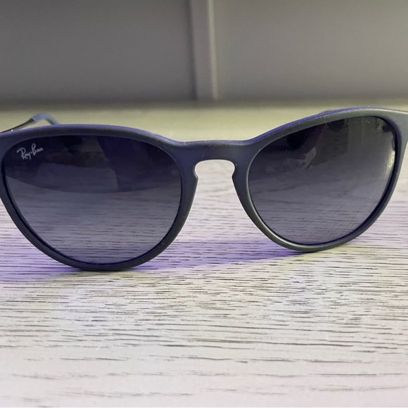 Authentic Ray Ban sunglasses - Picture 1 of 3
